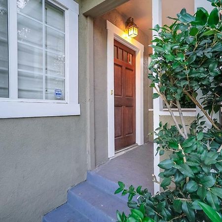 شقة Stylish 2 Bed & 2 Bath At The Heart Of Hollywood With Free Parking - One Car Only لوس أنجلوس المظهر الخارجي الصورة